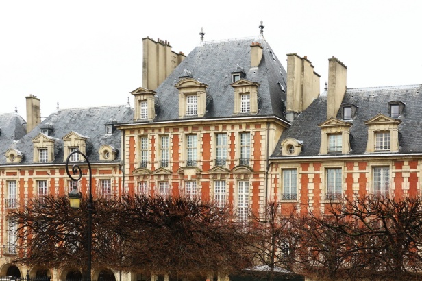 PARIS place des VOSGES  21  Memoire de France - Beaute et Paysages de notre Belle France - Guy Peinturier