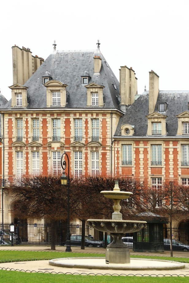 PARIS place des VOSGES  25  Memoire de France - Beaute et Paysages de notre Belle France - Guy Peinturier