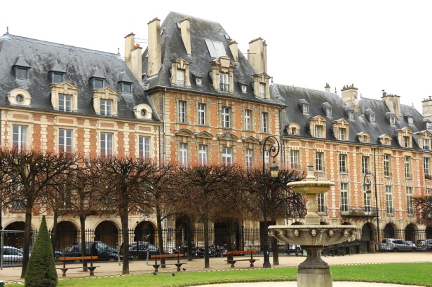 PARIS place des VOSGES  27  Memoire de France - Beaute et Paysages de notre Belle France - Guy Peinturier