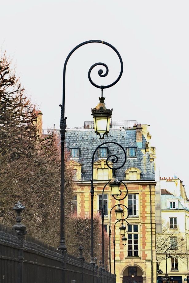 PARIS place des VOSGES  40  Memoire de France - Beaute et Paysages de notre Belle France - Guy Peinturier